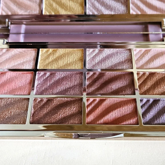 CIATÉ LONDON The Velvet Eyeshadow Palette - Picture 1 of 8